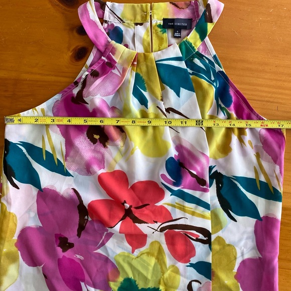 Woman’s sleeveless top by the Limited is size S - Picture 9 of 10